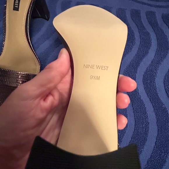 Nine West ,NWOT,sandals,9 1/2,,Pewter textured upper,2 1/2 “  heel,ankle strap - Picture 6 of 7